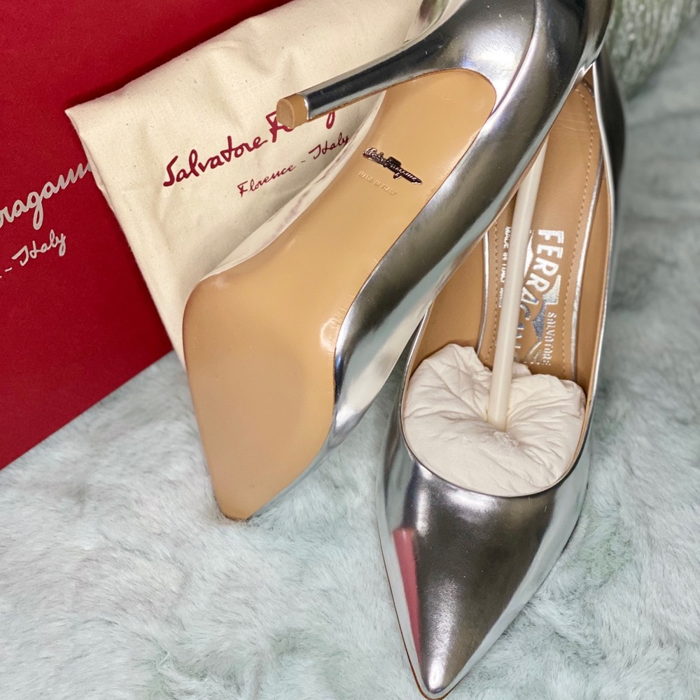 ❌SOLD❌BNWOT Salvatore Ferragamo Silver Pumps